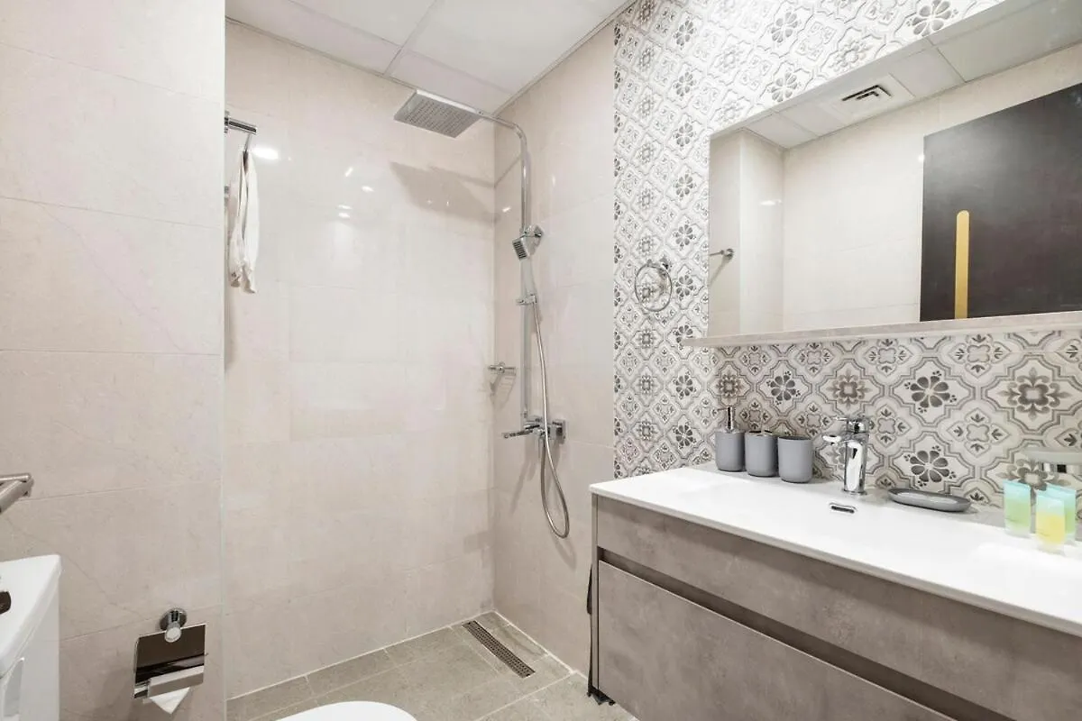 Lux Studio Apt Near Butterfly Garden - Pool & Gym